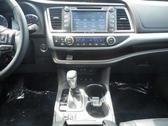 2017 Toyota Highlander AWD XLE 4dr SUV